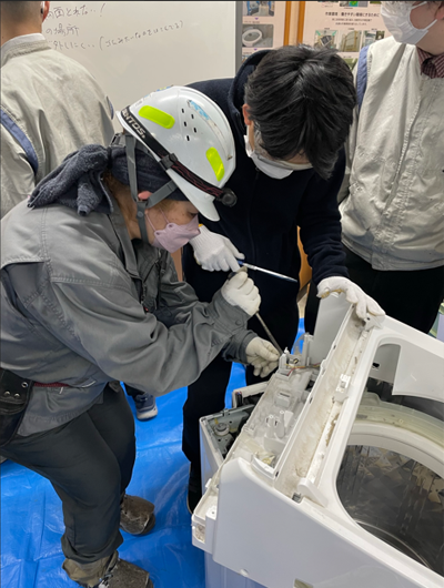 Dismantling a washing machine