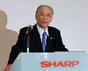 Executive Vice President Masafumi Matsumoto welcomes the press